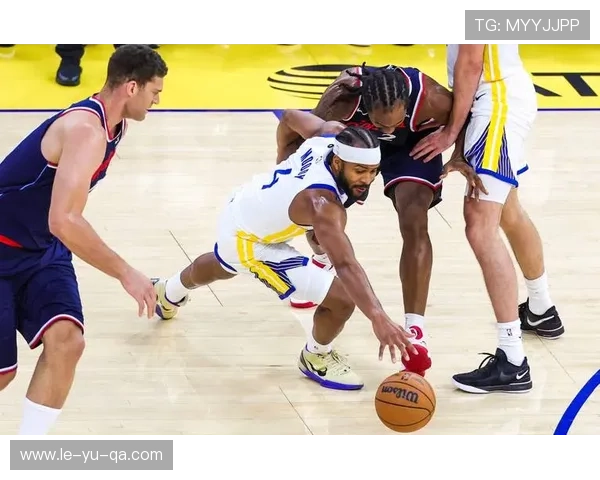 金州勇士战术体系：空间、传导、无球移动，如何重塑现代篮球哲学？